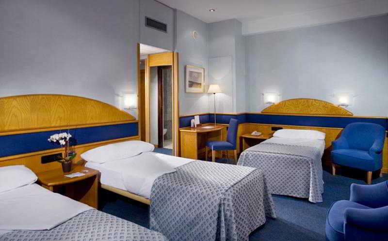 Hotel Agumar Madrid Exterior foto A room at the hotel