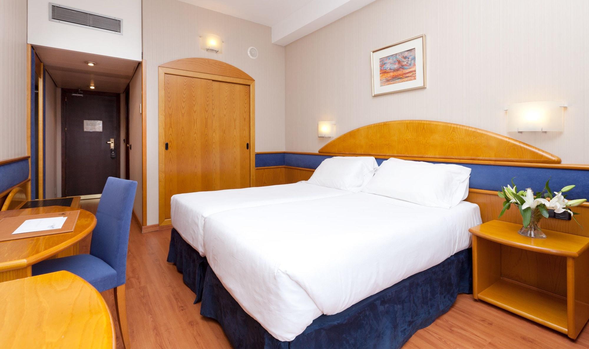 Hotel Agumar Madrid Exterior foto Room in a hotel