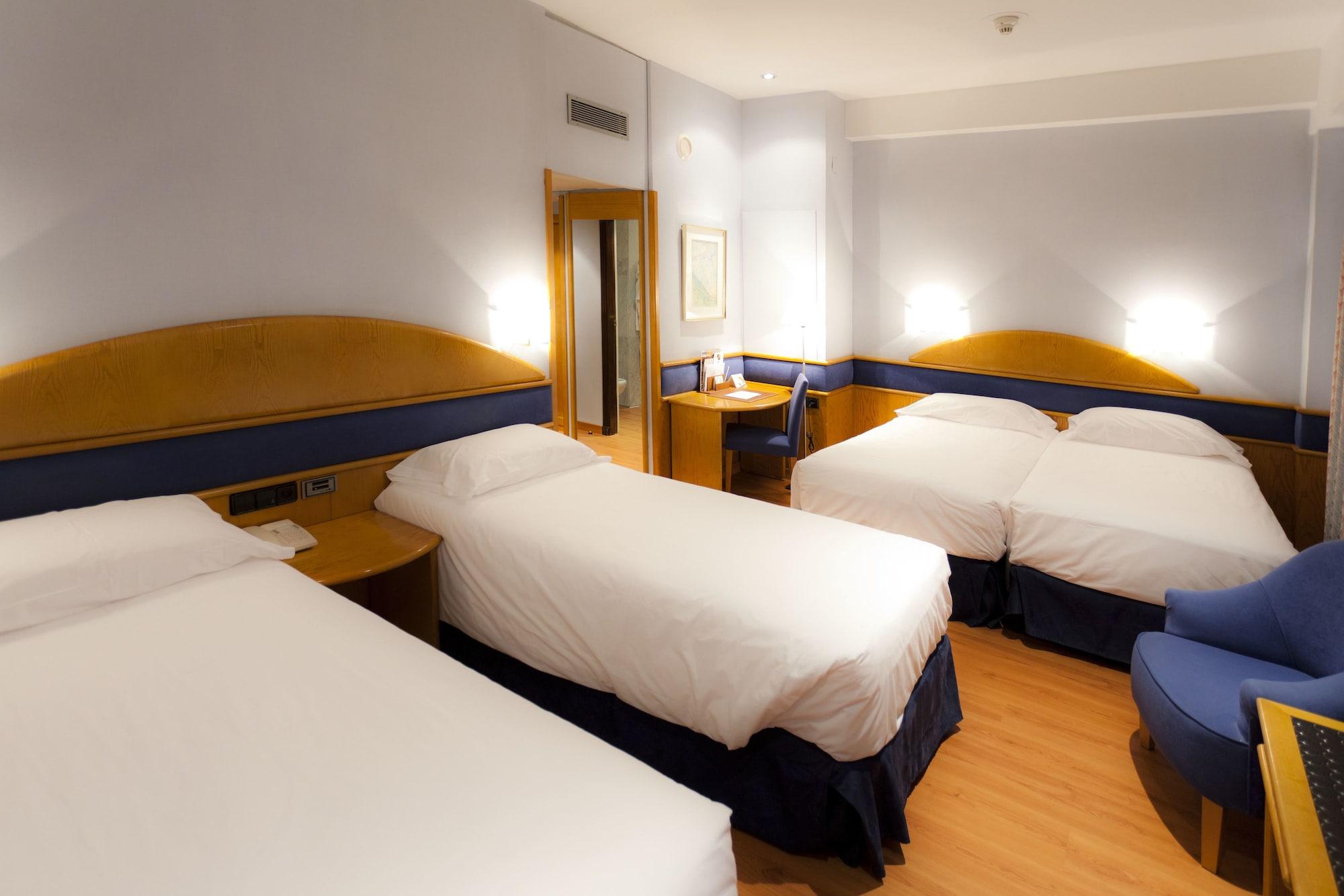Hotel Agumar Madrid Exterior foto Room at the hotel