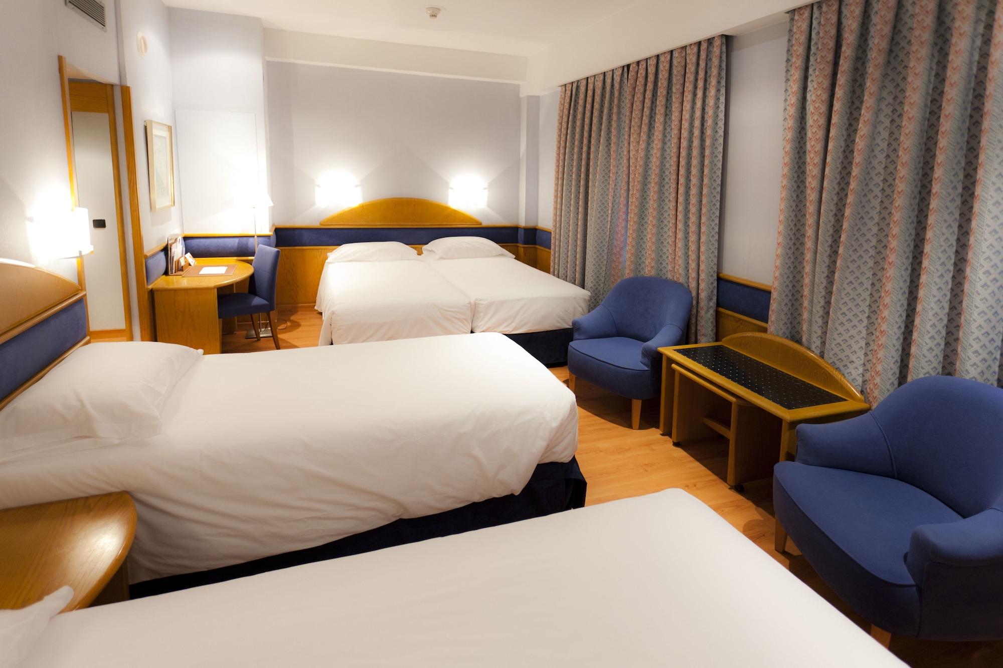 Hotel Agumar Madrid Exterior foto Room in a hotel