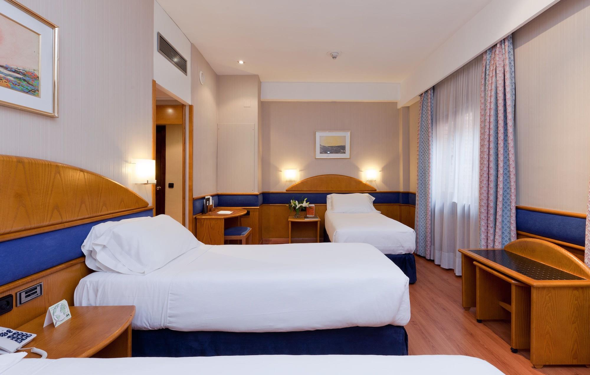 Hotel Agumar Madrid Exterior foto Room in a hotel
