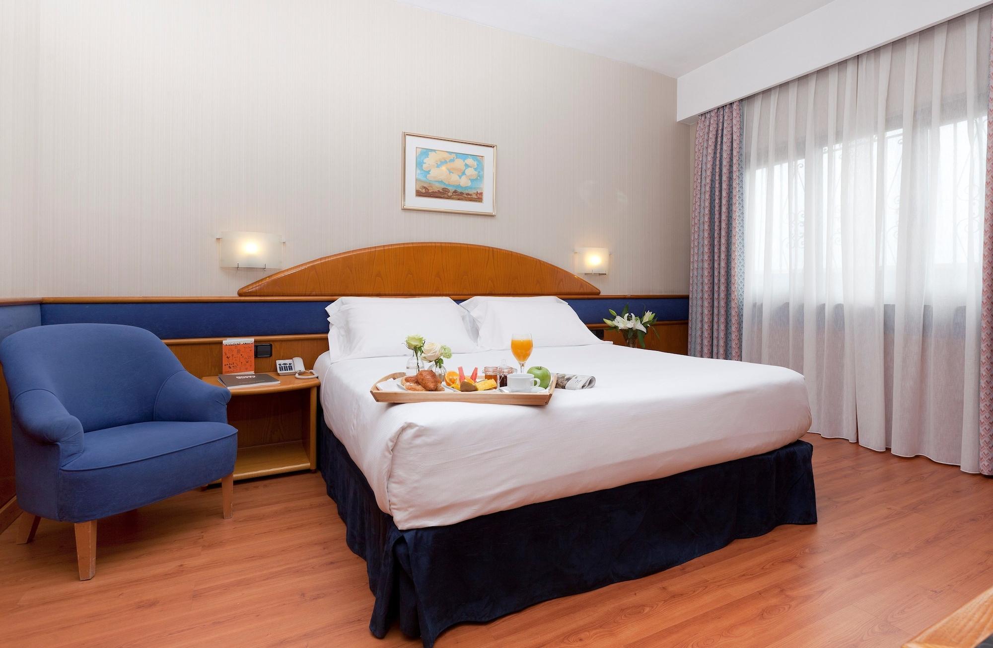 Hotel Agumar Madrid Exterior foto Room at the hotel