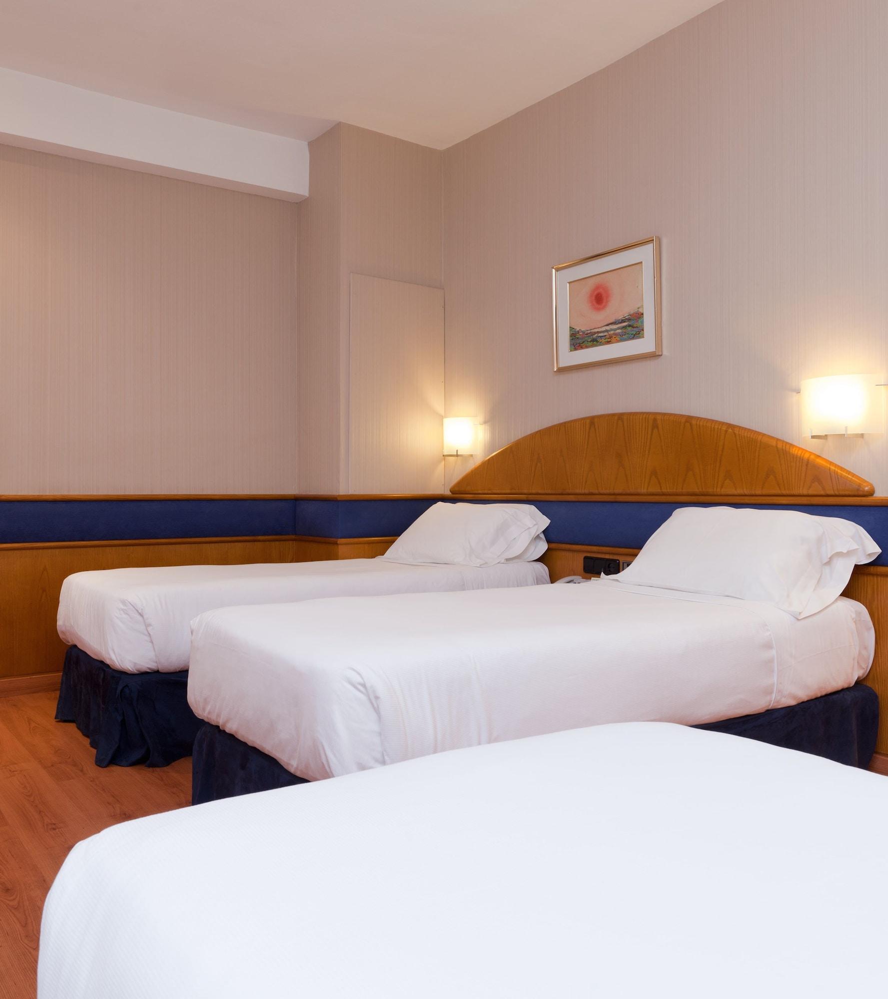 Hotel Agumar Madrid Exterior foto Room in a hotel