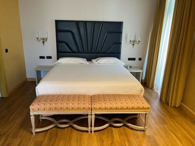 Hotel Agumar Madrid Exterior foto A room at the hotel