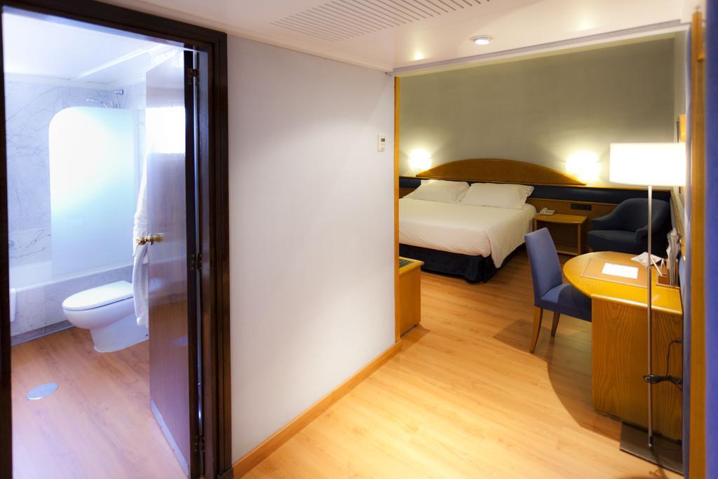 Hotel Agumar Madrid Habitación foto Room of the hotel