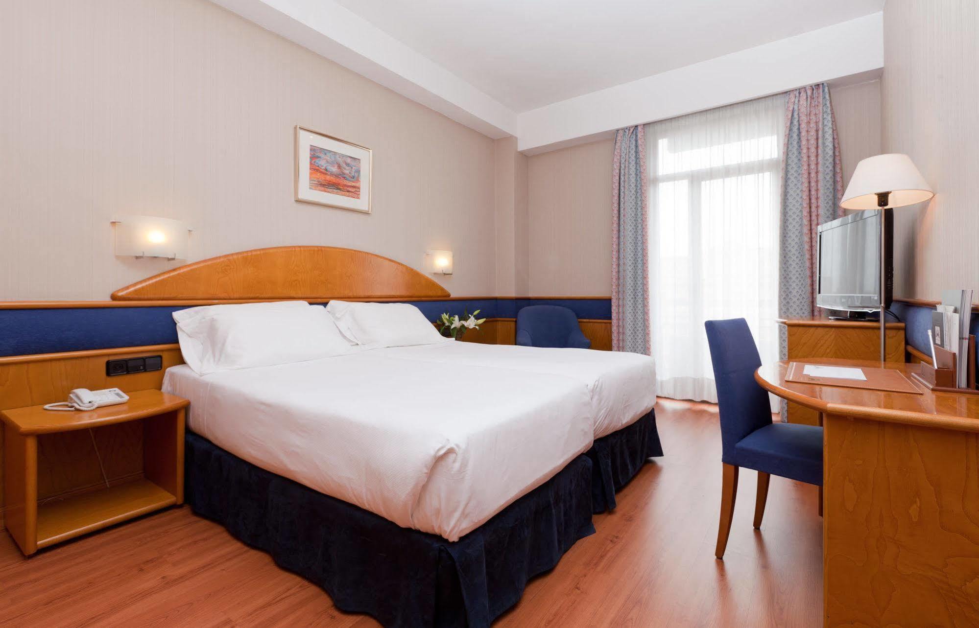 Hotel Agumar Madrid Exterior foto A room at the hotel