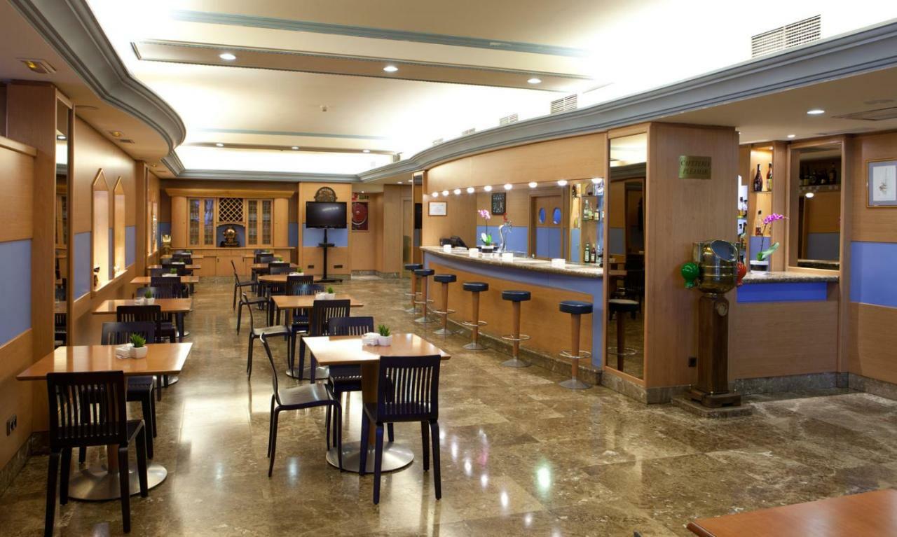 Hotel Agumar Madrid Exterior foto Interior of the hotel