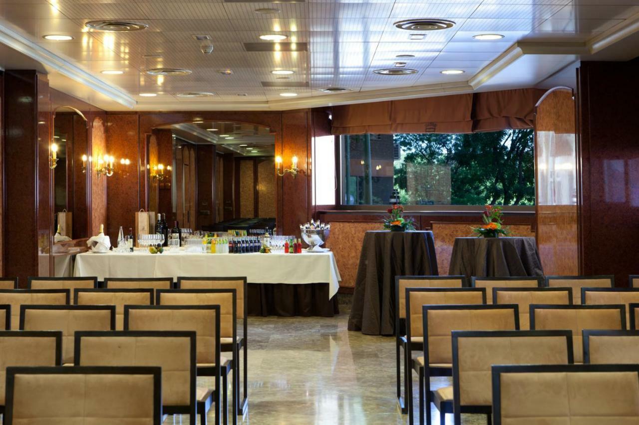 Hotel Agumar Madrid Exterior foto The interior of the hotel